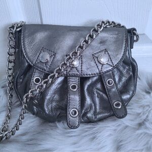 Badgley Mischka metallic leather shoulder bag w/chain strap EUC